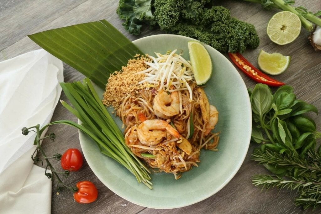 อาหารไทย ผัดไทยกุ้งสด ดังไกลทั่วโลก mykitchencook.com