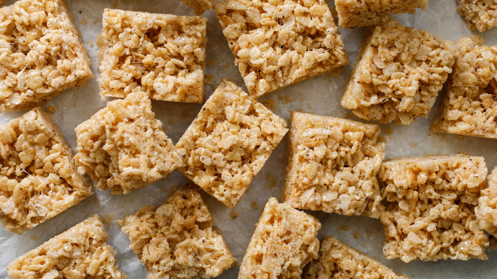 ขนม Rice Krispies คาราเมลเนยสีน้ำตาล